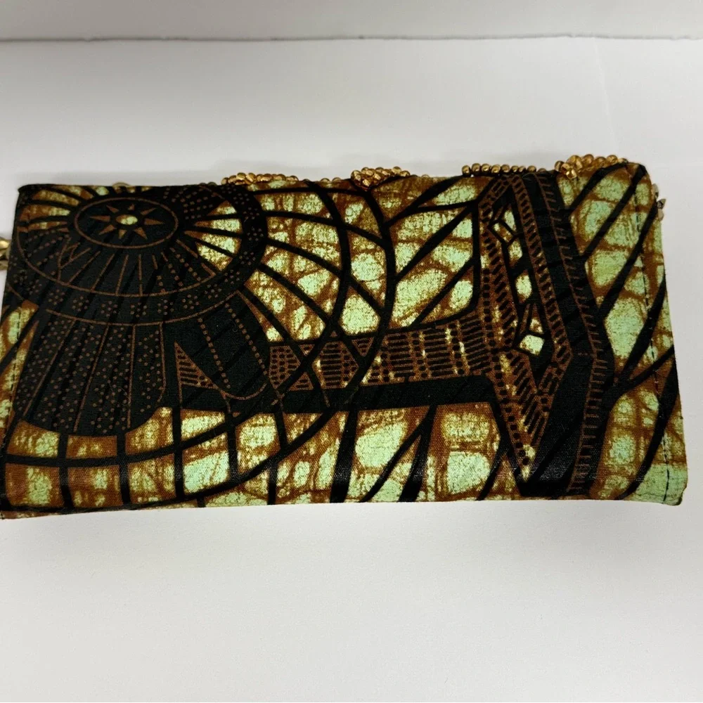 Beaded art deco wallet/Crossbody bag EUC
Comes w/ insert & 42”chain. No callouts - Picture 3 of 10